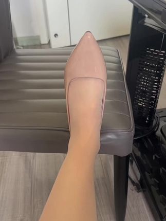 有没有跟我一样的穿不了细跟高跟鞋的姐妹,穿这种内增高的真的舒服😂😂😂@抖音小助手 #新年拍出超好运