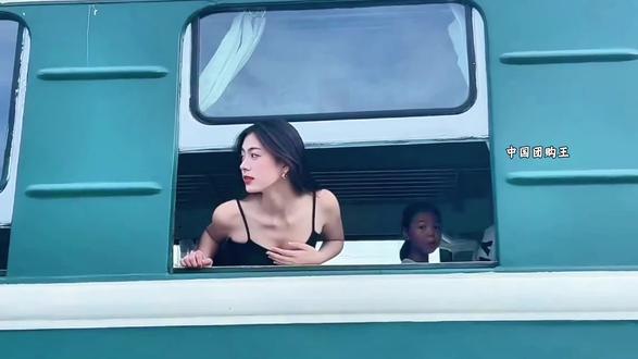 南宁右江湾跨年狂欢夜,12月31日正式开启,三大主题烟花秀➕电音派对➕篝火狂欢➕非遗铁花➕高颜值npc互动畅玩!你会带谁一起去呢?#右江湾度假景区#跨年去哪玩#星火燎原·跨年狂欢夜#右江湾烟花秀#跨年 @抖音上热门 @DOU+上热门