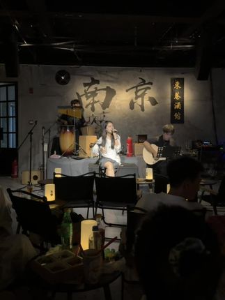 我连快乐都给不了我自己 每天被生活压的喘不过气. #一无所有的年纪小璐版