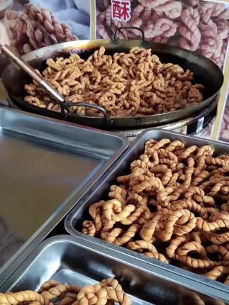 #小时候味道 老式手工麻花,一口下去满满的回忆,越嚼越香#味道好极了你想吃吗 #童年记忆小零食