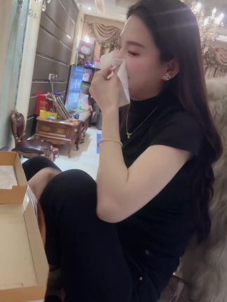 可惜我不是两杯就倒的人,我也不是跟谁都喝酒的人,所以别人永远也看不到,我的眼中是温柔还是泪水!#为了这首歌曲找的库存单纯喜欢与本人无关#开心最重要呀