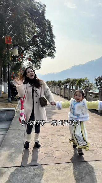 忙忙碌碌这么多年第一次自驾出去玩,有了孩子一路上多了欢乐多了期盼#地方特色美食 #春节去哪玩 #古城阆中 #自驾游 #用抖音记录人生