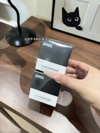 要想化妆不卡粉真的都得试试贴贴霜!#强烈推荐 #美妆好物 #平价彩妆