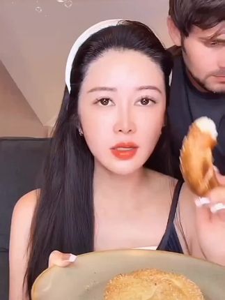 #每日分享 #盈公主 #盈公主和阿迪 #垃圾袋 看看给我们凯莉吃的什么。