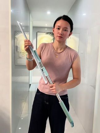 软硅胶魔术扫把,干湿两用,只有用过的才知道有多香#实拍 #内容太过真实 #魔术扫把 #生活好帮手 #原创视频