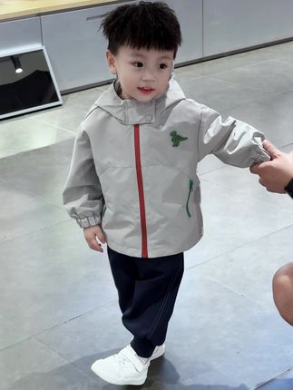 超实穿的三防冲锋衣外套,上身满满的品质感 #萌娃穿搭 #高品质童装 #我的男孩 #齐齐熊