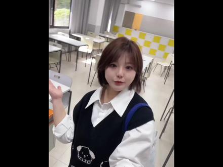不卷高考,也能上世界百强大学 家人们!终于把天华中本贯通的升学干货整理出来了!
最近很多上海家长和同学在后台问:普高线边缘、不想卷高考,还有什么路能进世界名校?今天特意录了这个视频,把天华“双学籍+一站式办学”的王牌项目毫无保留地分享给大家!
视频/笔记重点都给你们划好了:
1️⃣ 双学籍+双文凭,学历无忧:入学即注册国内高中学籍+美国Cognia国际学籍。毕业拿双证,海外学历回国还能做留服认证,升学和回国发展都有保障!
2️⃣ 免高考!直升全球Top100名校:依托“双A课程(A-Level+AP)”,高中毕业后通过校内转段考核,就能无缝衔接曼彻斯特大学、蒙纳士大学等世界百强名校,告别“一考定终身”!
3️⃣ 超高性价比,工薪家庭首选:高中+本科国内阶段学费亲民(高中约9.8万/年),百万预算内就能搞定“国际高中+世界名校本科”,真正实现教育价值最大化!
小Tips:
学校实行“成长塾”和“精英塾”双轨培养,不管你是求稳还是想冲刺顶尖名校,都有专属路径!
2026年秋季招生正在进行中,不限户籍!
看完如果还有不清楚的,或者想了解具体的入学考试备考技巧,欢迎在评论区告诉我呀!
觉得有用的话,记得点个小心心️支持一下,帮孩子解锁升学新可能!
#国际高中 #国际高中生 #上海国际学校 #出国留学 #国际中本贯通