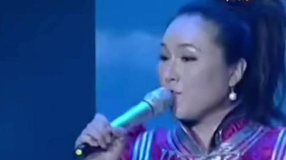 这是一首2009年的经典藏歌,乌兰托娅用歌声诉说着对雪域高原的深情厚谊和心灵归宿,2010年她凭此曲在“中国民歌榜”获最佳女歌手奖……