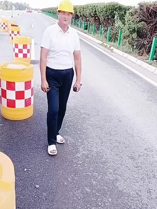 你是我的枕边人,也是我最爱的人,余生你就是我的唯一#内容启发搜索 #轻松一刻 #记录工地上的日子 #感谢一路有你 #喜欢的点个赞 。