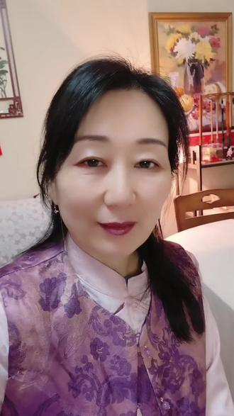 雪里已知春信至,寒梅点缀琼枝腻。香脸半开娇旖旎,当庭际,玉人浴出新妆洗。造化可能偏有意,故教明月玲珑地。共赏金尊沈绿蚁,莫辞醉,此花不与群花比。李清照-渔家傲-雪里已知春信至#李清照 #书法作品欣赏 #抖音励志