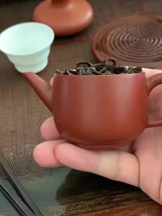 潮州手拉壶 小汉瓦,容量约80毫升,2杯功夫茶刚刚好,大口实用,出水流畅,经典器型,原矿朱泥,泡茶利器。#茶器之美 #器物之美 #茶具茶器 #泡茶神器 #潮州手拉壶
