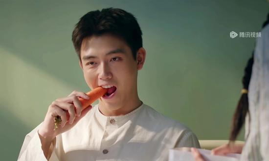 失忆了怎么办?早晚来根胡萝卜~#日常追剧 #一起追剧 #热剧推荐 #好剧分享#年代