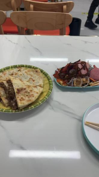 咸点辣点咸点辣点 给您添麻烦了#大力叔叔 #大肉饼