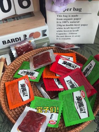 卫龙亲嘴烧辣条,魔道祖师联名款,独立包装小零食,解馋必备,追剧好搭档#联名精品 #辣条经典 #独立包装式 #解馋小食 #追剧之选