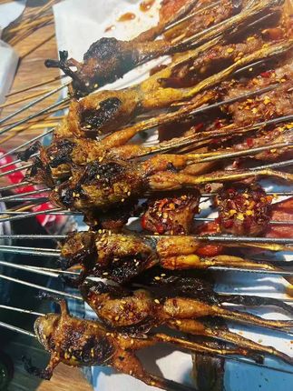 #上热门话题🔥 #舌尖上的味道特色美食 #烧烤美食 #东北特产母豹子#烤蛤蟆 #烤蛤蟆去