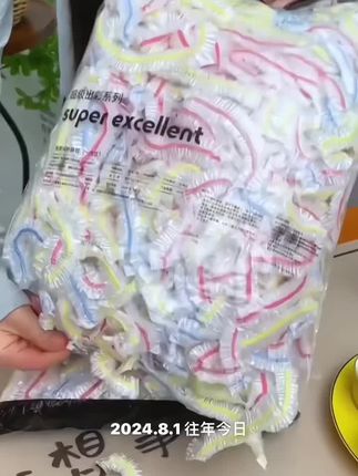 吃不完的剩菜剩饭直接放冰箱容易串味,一定要用这种#一次性保鲜膜套 套起来,放冰箱里保鲜还不串味#保鲜膜套#厨房好物 #实用好物