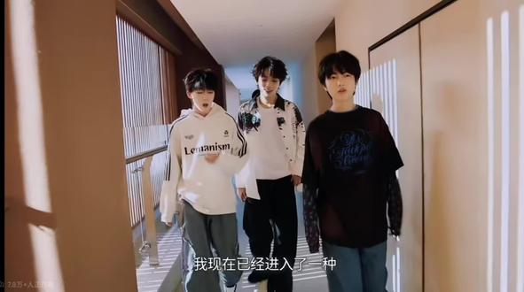 极速观看
王橹杰叫早穆祉丞
#橹穆 #271199 #纪录片