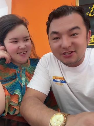 #夫妻日常 #我要上热们 #家庭情感正能量 #上热搜 在这样热的天气 你想好闻的话 用正真的真依帕尔 挂在下面的小黄车了快快的下单吧