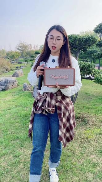 自带修音美音的蓝牙音箱,金运S16蓝牙音响让你走到哪里就唱到哪里,现在有活动赶紧冲~#蓝牙音箱#户外音响#金运s16 #声卡蓝牙音响#k歌音响