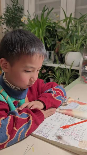 第四课《猜字谜》词语积累
一类字6个:字 动 无 红 万 明
二类字13个:猜 边 凉 喜 欢 时 怕 攻 令 感 动 万 无#辅导作业 #陪娃学习 #一年级语文下册 #每日学习打卡 #每天学习一点点