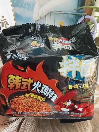 #舌尖上的味道  康师傅韩式火鸡面,挑战味蕾的最好选择#深夜食堂满满都烟火气#康师傅韩式火鸡面#康师傅方便面