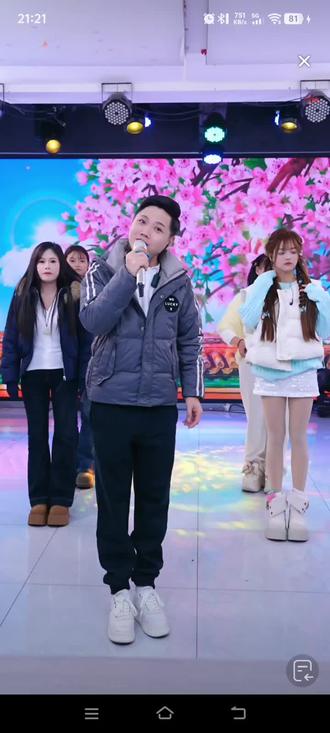 王老幺一首歌直接上10万十,还是922铁粉够铁@农村幺哥爱唱歌922 @百变小飞《飞虎队》晚上七点不见不散