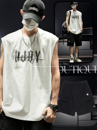 真正的猛男,衣柜里都有一件粉色背心,上身舒适百搭不挑人。包边螺纹领口面料透气舒适立体,版型宽松不挑身材,喜欢就赶快安排上。#夏季穿搭 #设计感小众男装 #潮牌穿搭 #短袖t恤 #入夏穿搭