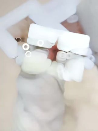 这就是方圆脸的天才眼镜,上脸直接原地美晕我!镜框微微上调,刚好可以遮住颧骨,修饰脸型很显脸小,早上不想化妆,戴上出门也毫无违和感,关键是它还超级轻!只有十七克,戴多久都不会压鼻子!防蓝光镜片用手机电脑必备神器!公主们,我先冲一步了!@DOU+小助手 @DOU+好生意