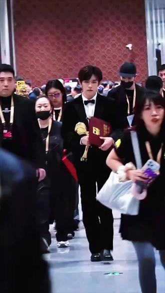 都让让,真神来了#易烊千玺 #当bro以为自己很有影响力