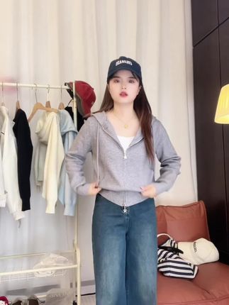 #今日穿搭 @抖音小助手 今年江西的秋天比以往的夏天还热,感觉我又可以上短袖了