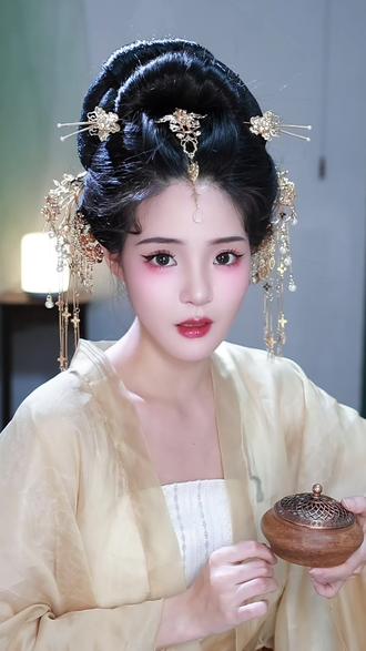 谁能想到这段词出自桃黑黑呢!! 有点恶毒女配腌入味了……
#演技训练 #短剧演员 #恶毒女配 #即兴表演 #台词
