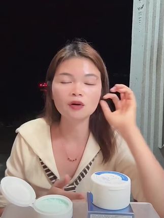 #牙粉 没用过这款牙粉的姐妹真的可以试试 真心的好用 很多姐妹都说爱上这款牙粉了 真心强烈推荐