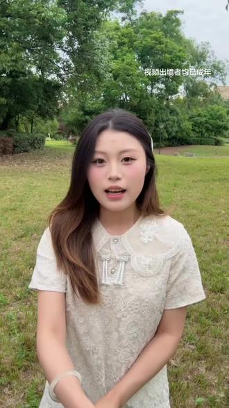 第三期校园素人爆改造安排上啦!这次被改造的是位素颜女生,直接变身~(猜猜她会变成什么样呀?)
#大学生社交媒体作业 #素人改造 #校园#爆改