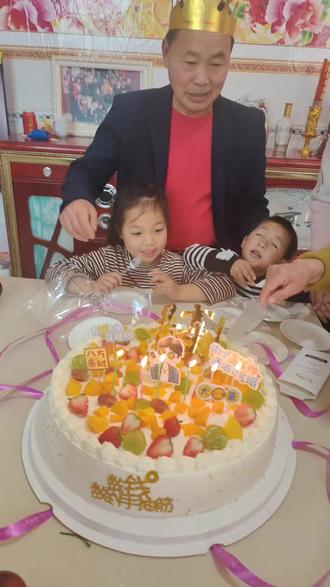 祝我三哥生日快乐 身体健康平安快乐 马到成功#全家幸福快乐 🌹🌹🌹🌹🫰🫰🤟🤟