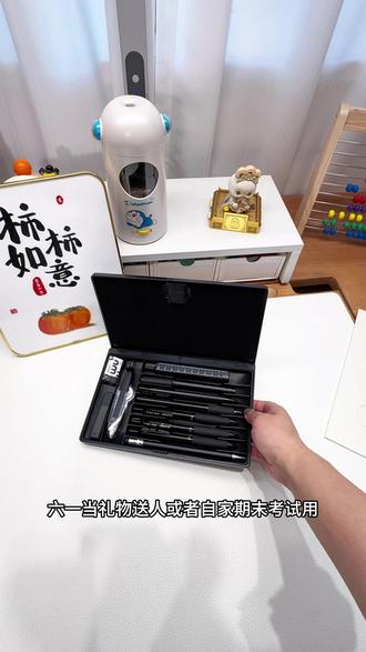 一键开合的学霸笔盒,确实很不错,找笔拿笔都方便,里面搭配的文具也很上档次,自用送人都不错#文具安利 #学生党必备文具 #学霸笔盒 #学生党必备