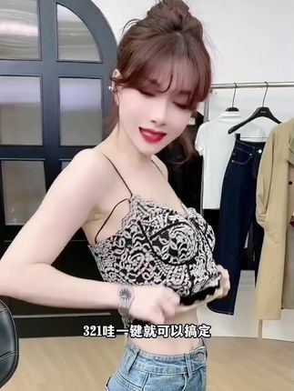 #时髦精必备,这款,辣妹吊带背心,让我一眼就心动了,上身显瘦又减龄,#辣妹吊带#时尚百搭#减龄又洋气 #爆款热卖中 #完美不挑人