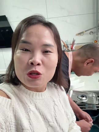 今天下雨不去婆婆那里吃饭了,二哥也没有干活,我们两个今天在家过二人世界,