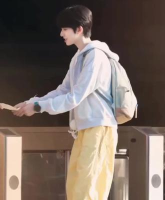 都说苦尽便是甜 怎么 陈浚铭搜 苦了一年又一年 内容来自vb具体不知 知道🉑补充 #陈浚铭 #TF三代