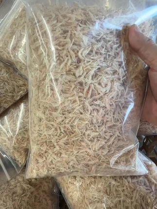 南澳本港浅海白虾皮 家人们看过来!咱家虾皮,生晒至十成干,颗颗白白靓靓,透着本港浅海的纯净品质。随便用它炒个饭、做个菜,那鲜味“唰”地一下就起来了,鲜得眉毛都要掉,赶紧试试!#南澳 #虾皮 #家乡特产 #抖音小助手 #上热门