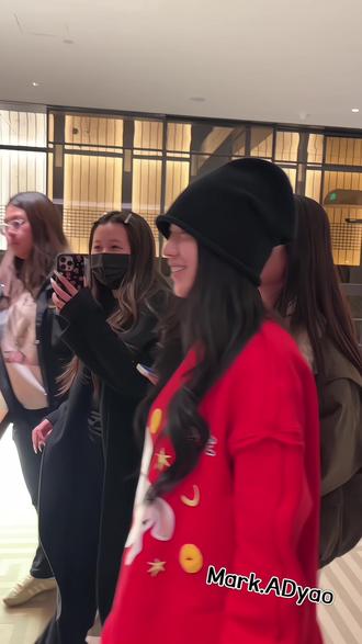 好宠的摸摸头#代露娃 #张紫宁