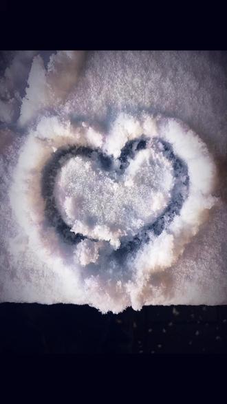 良心这东西不是人人都有,等你经历了一些事后,你会发现你对别人好,别人不一定对你好,你把他当亲人,他把你当外人,你把他当朋友,他把你当傻子,你对他真心实意,他对你充满算计,万万记住,我们有不伤别人的教养!