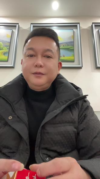 活着活着就明白:
別活在別人的嘴裡,好聽的話別当真,难听的话也别走心。
好好活自己,任何人都无法束缚你!