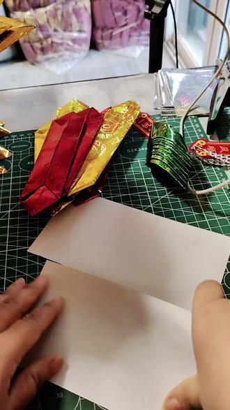 #民间手艺 莲花的制作教程!喜欢可以收藏起来18*18的镭射纸制作!#做手工我是认真的 #我的手工作品分享给大家