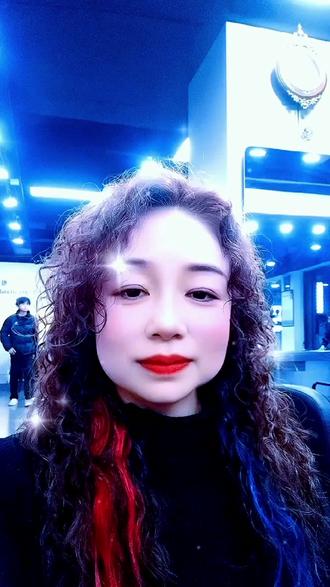 换个发型臭美一下,嘻嘻,有钱没钱也得开开心心的过好每一天😁