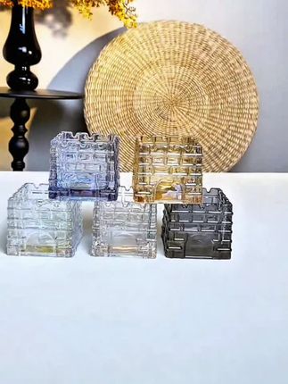 家里有抽烟的人,一定要试试这个防风烟灰缸!它的造型非常别致,而且还是加厚无铅玻璃制作的,不仅看着上档次,还特别实用。平时把烟灰弹进去就能自动滑落到底部,清理起来也很方便。#高档防风烟灰缸 #水晶烟灰缸 #创意摆件 #烟灰缸 #好物推荐🔥 @DOU+小助手 @上热门🔥🔥🔥