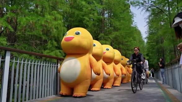 青山湖景区奇幻森林冰雪世界终于官宣2026年1月1号盛大开园,现场如火如荼的建设中!你会带谁一起来? #青山湖2026森林冰雪世界 #抖音生活冰雪节 #雪乡 #亲子游玩好去处 #冬日玩乐指南 @DOU+小助手 @DOU+上热门