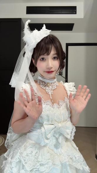 1分钟搞定超萌双丸子发型教程来啦!!!
pdd假发真的太牛了
嘻嘻这个发型老婆们也可以用在其他比较甜和华丽的裙子~
是仿照小蒋cp的发型做的
超超超低配版
希望老婆们喜欢
#发型教程 #lolita #发型 #编发 #假发