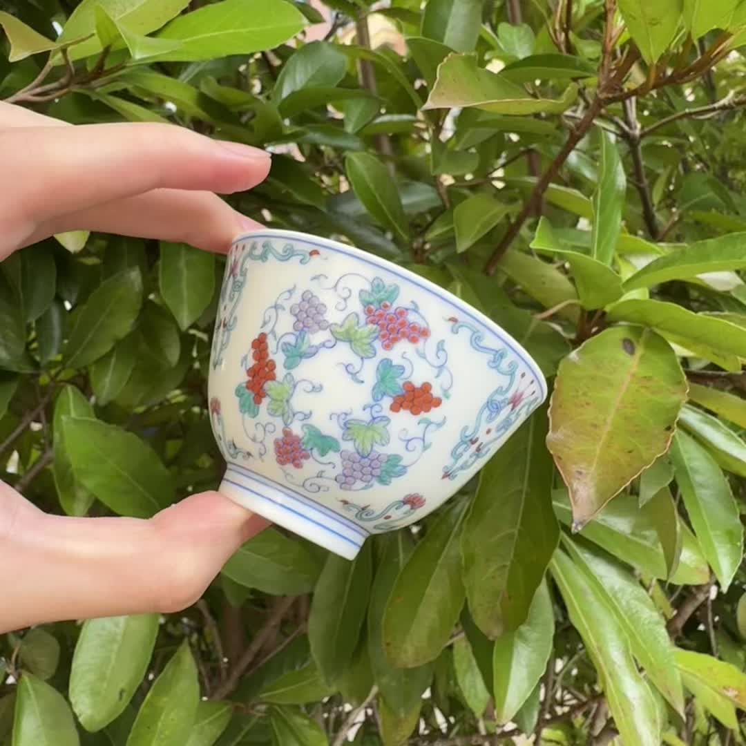 明逸堂手绘斗彩葡萄主人杯 #斗彩主人杯 #主人杯推荐 #景德镇茶杯 #手绘茶杯 #景德镇陶瓷