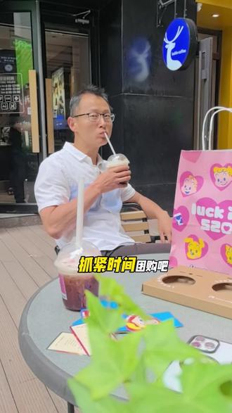 10块出头,喝了就忘不了 瑞幸咖啡新品特调,绯色月光,可可维也纳 一口上头,舒爽一整天#咖啡 #瑞幸咖啡 #下午茶