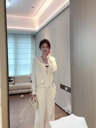 #高级感穿搭 【Cikky定制】焦糖玛奇朵风格慵懒连帽上衣搭配休闲阔腿裤套装#温柔穿搭 #甜美穿搭 #慵懒风穿搭 #优雅气质